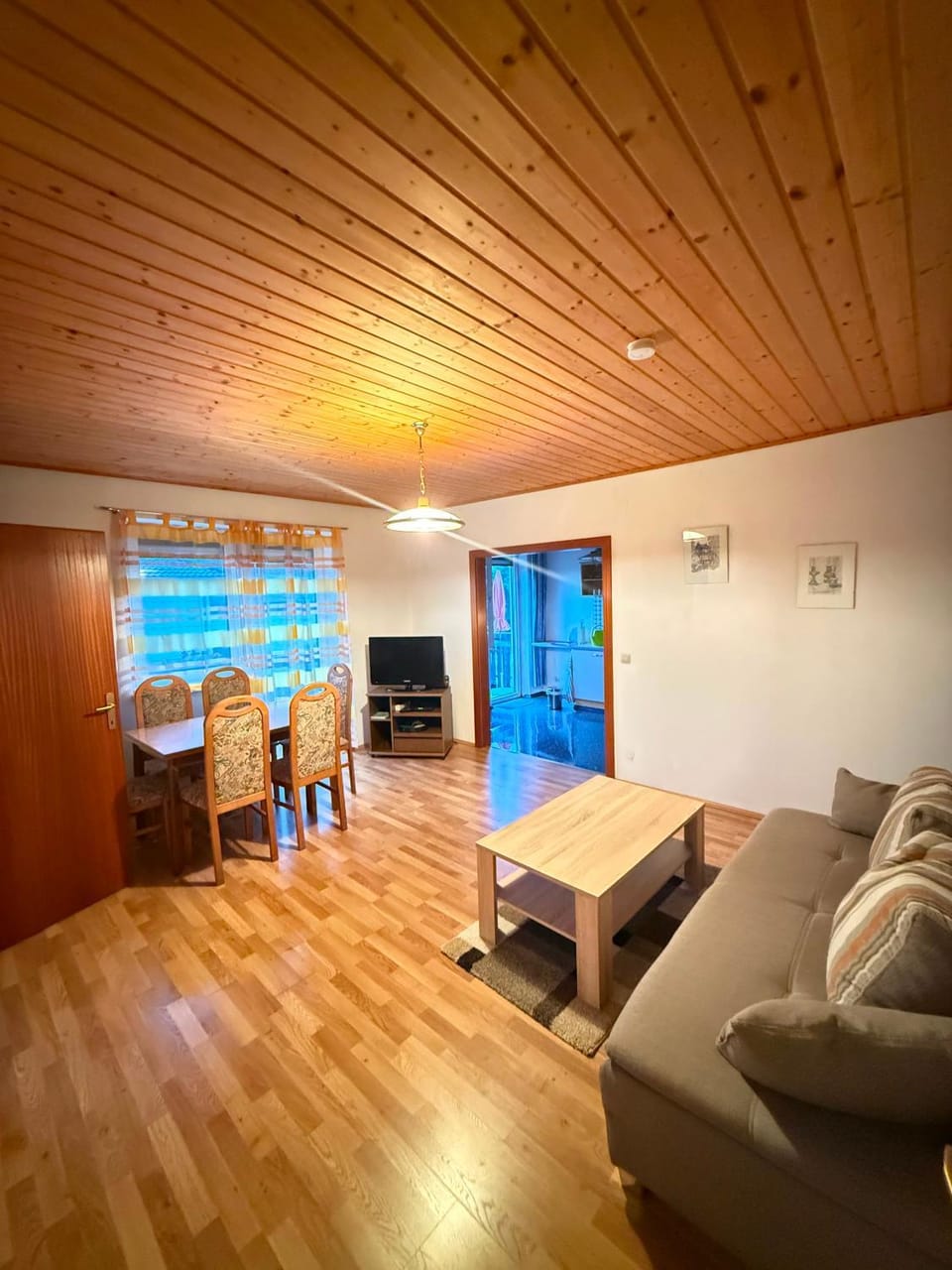 Bed, TV and multimedia, Living room, Seating area, Dining area