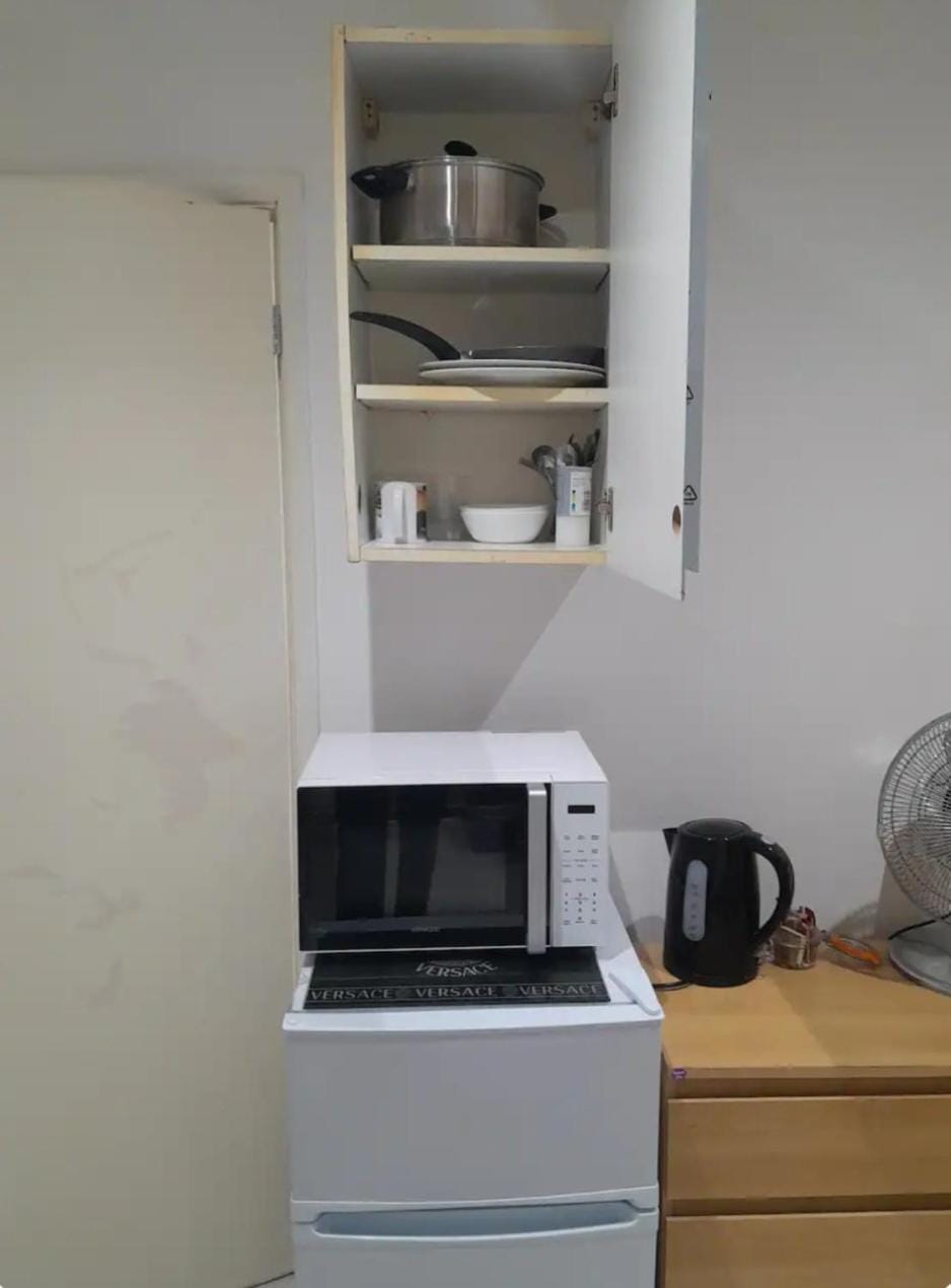 Double Room only for female Vacation rental in Harrow