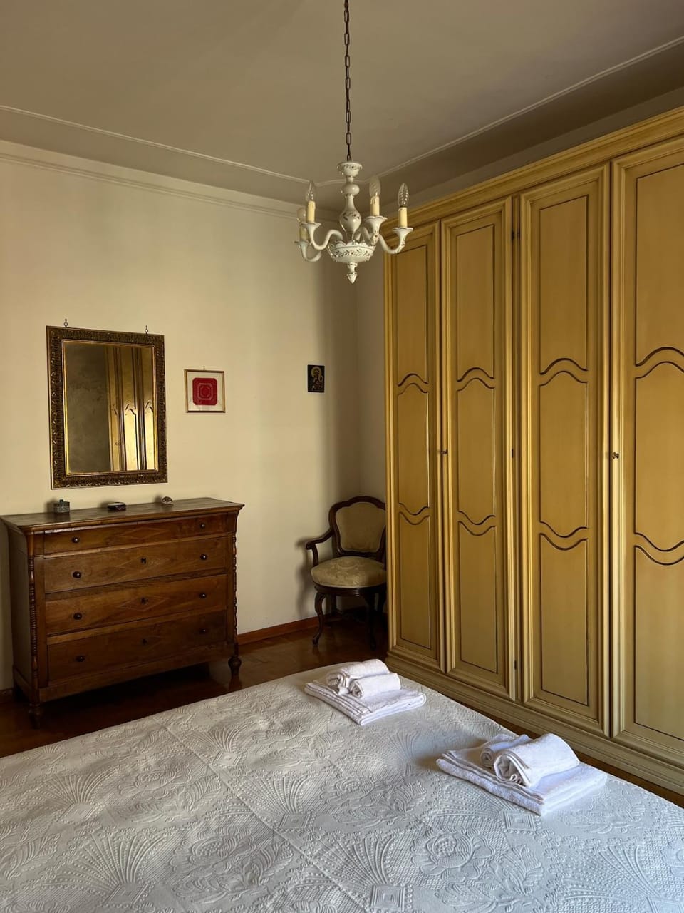 Photo of the whole room, wardrobe