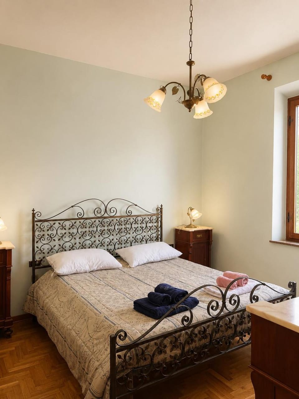Bed, Bedroom, towels