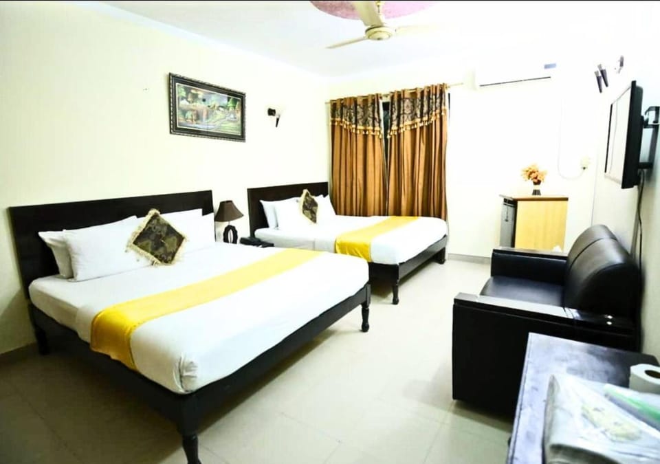 Bed, TV and multimedia, Seating area, Bedroom, air conditioner