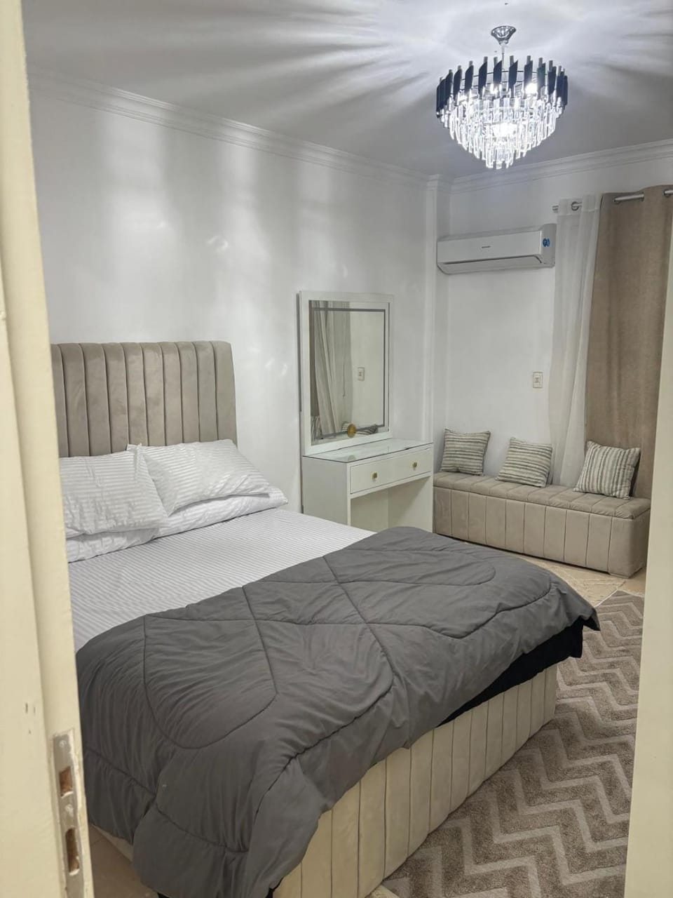 Photo of the whole room, Bedroom