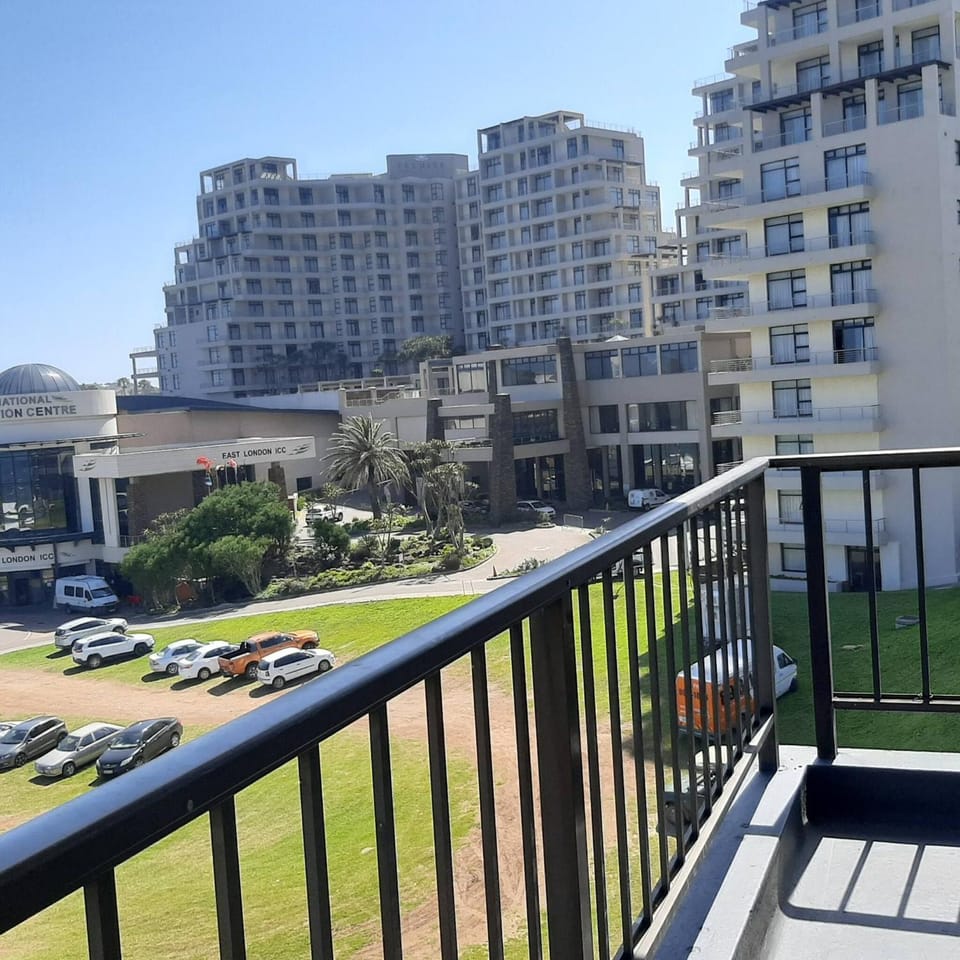Lovely 3 bedroom with full sea view, restaurants, Apartment in Eastern Cape