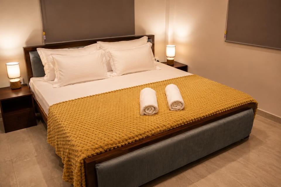 Bed, Photo of the whole room, Bedroom, towels