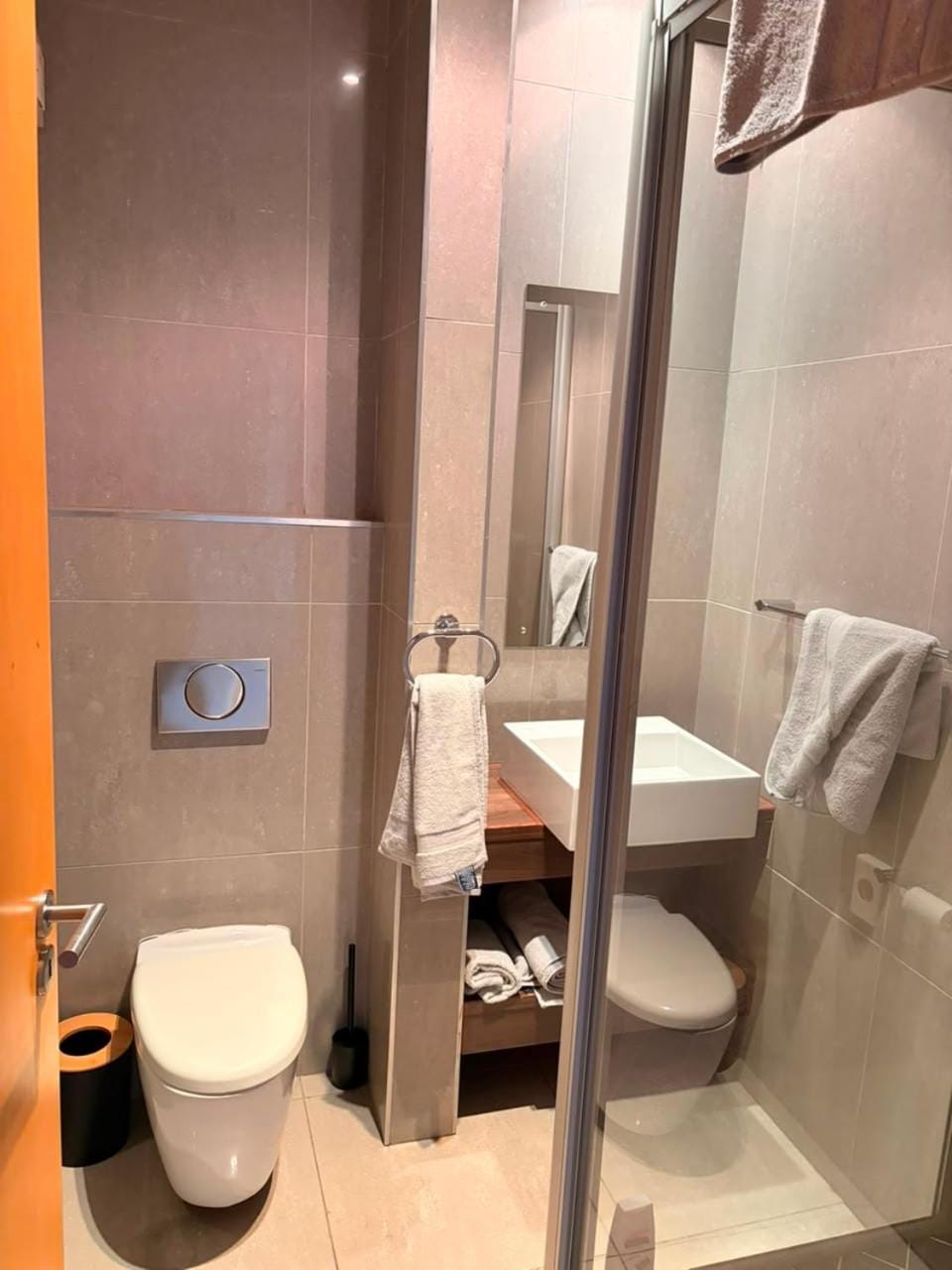 2 Bedroom Furnished flat in Fairmount Glenhazel Apartment in Johannesburg