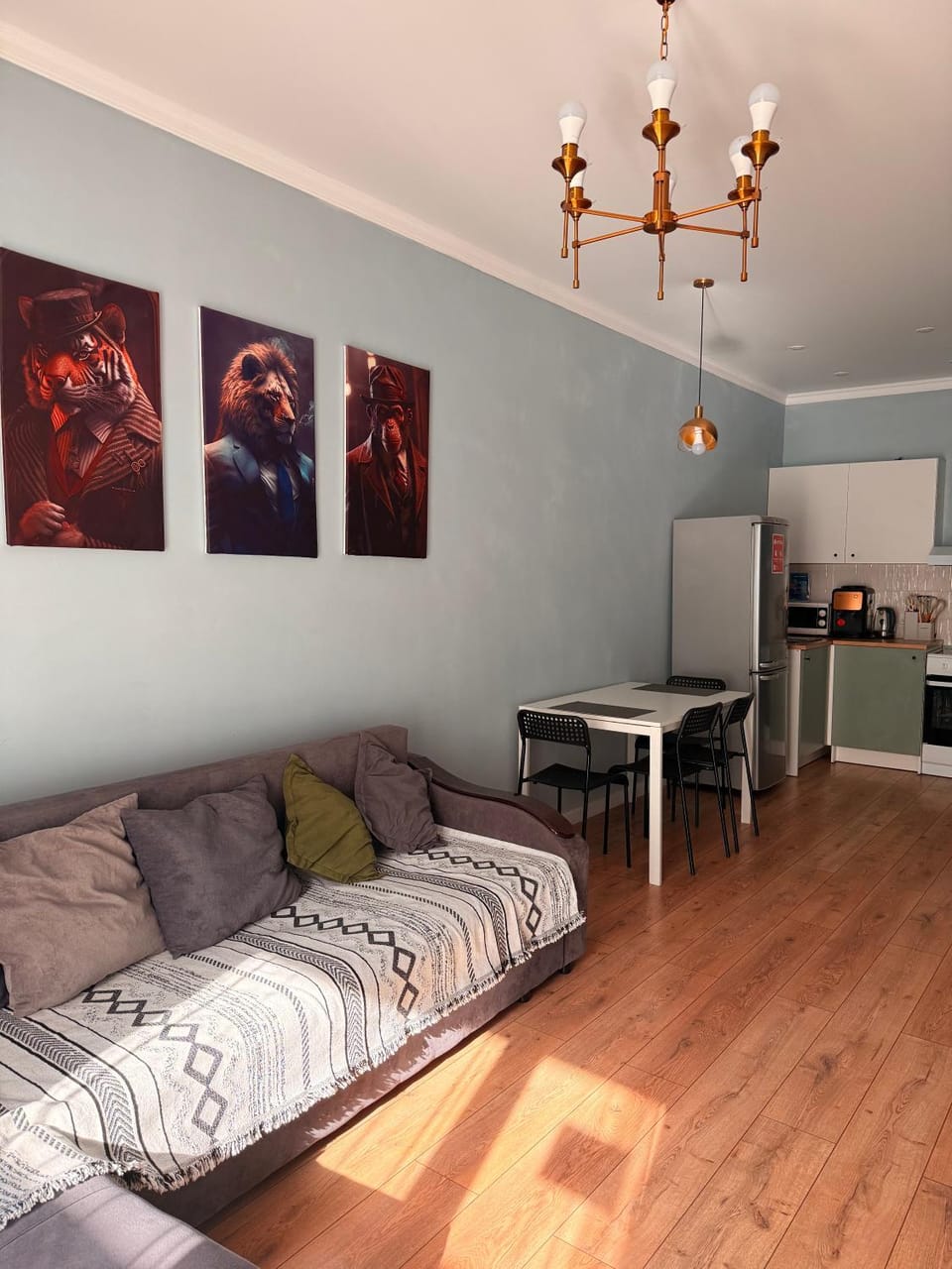 TV and multimedia, Living room, Seating area, Dining area, oven