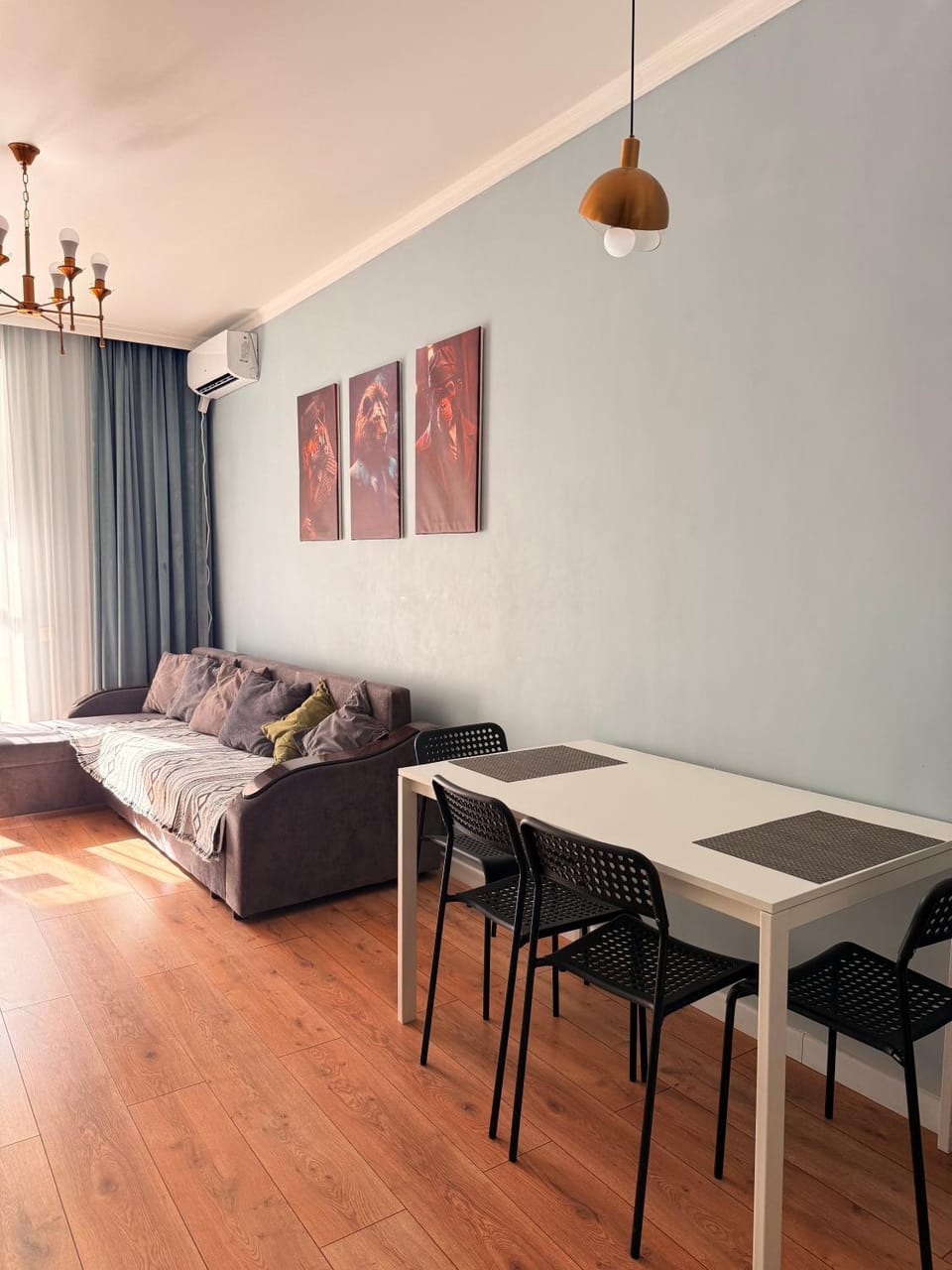 Bed, Living room, Photo of the whole room, Seating area, Dining area, Bedroom
