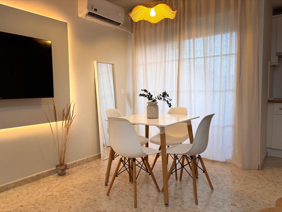TV and multimedia, Living room, Seating area, Dining area, air conditioner
