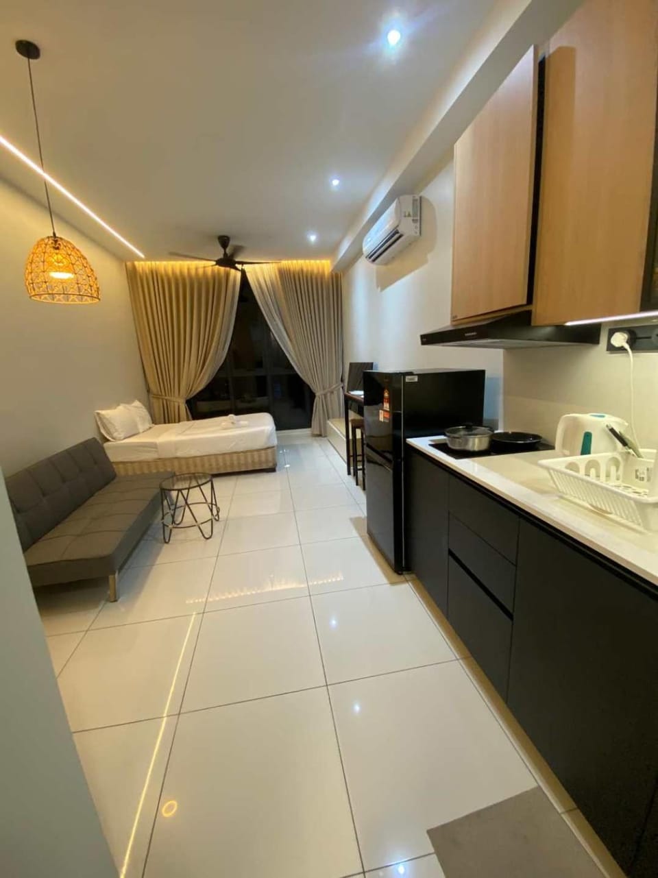 Bed, Kitchen or kitchenette, Living room, Photo of the whole room, Seating area, Bedroom