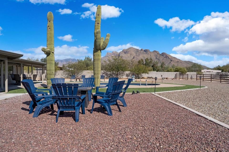Adorable Casita with Outdoor Entertainment Bed and Breakfast in Casas Adobes