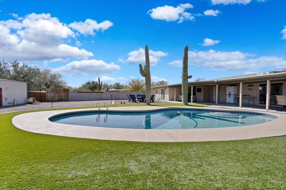 Adorable Casita with Outdoor Entertainment Bed and Breakfast in Casas Adobes