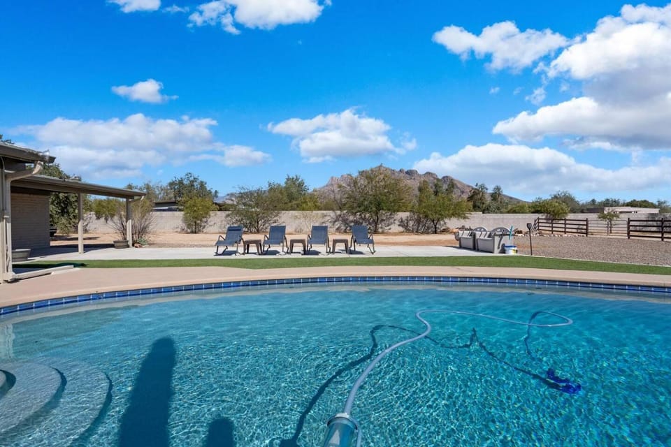 Adorable Casita with Outdoor Entertainment Bed and Breakfast in Casas Adobes