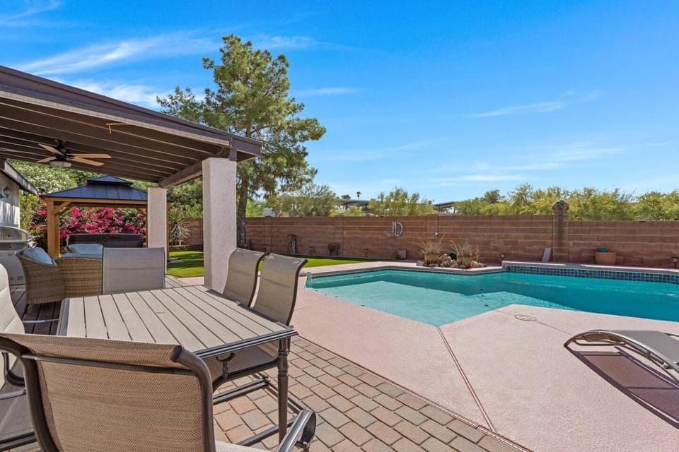 Southwestern Oasis with Pool! House in Casas Adobes