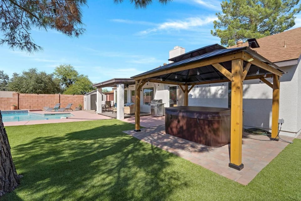 Southwestern Oasis with Pool! House in Casas Adobes