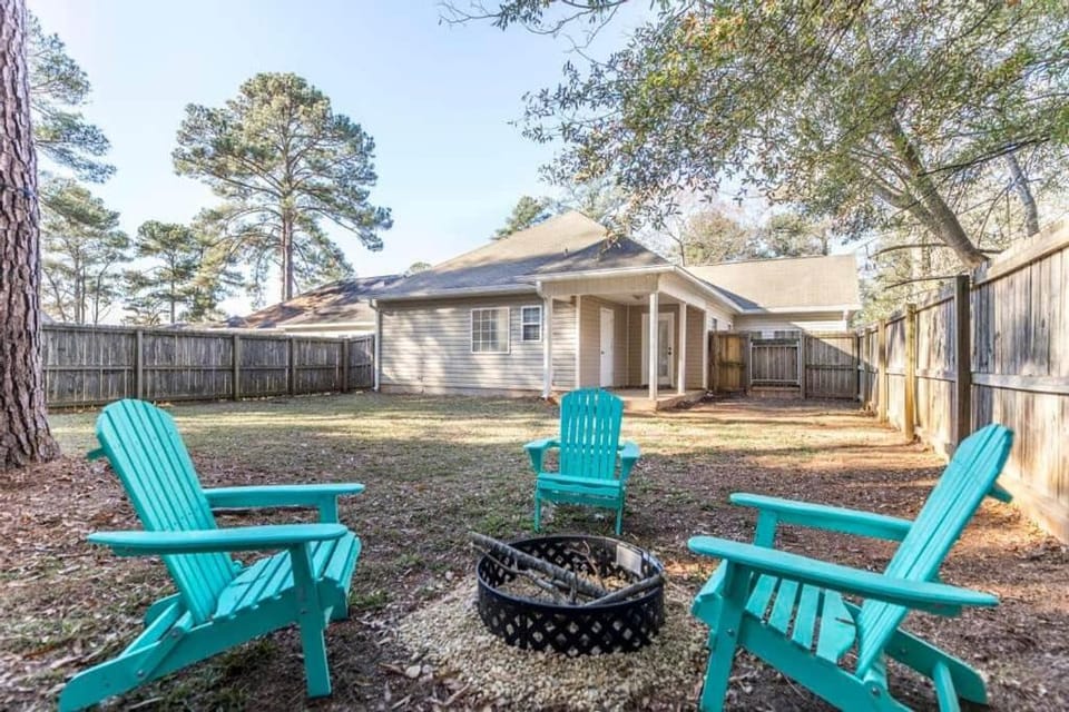 Perry 4 Bds Cozy Home Near Fairground Pet Friendly House in Perry