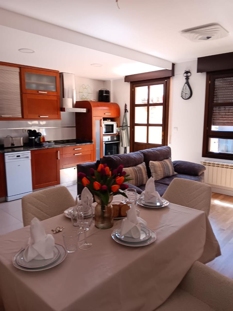 Kitchen or kitchenette, Living room, Dining area, pet friendly, stove