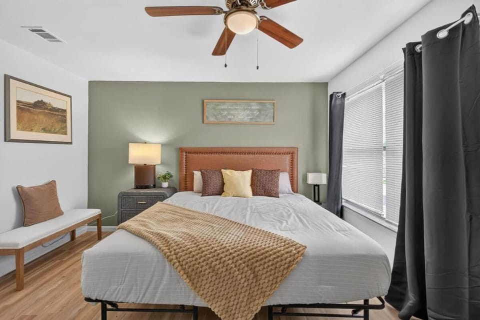 Cozy Killeen Townhome with Private Backyard House in Killeen