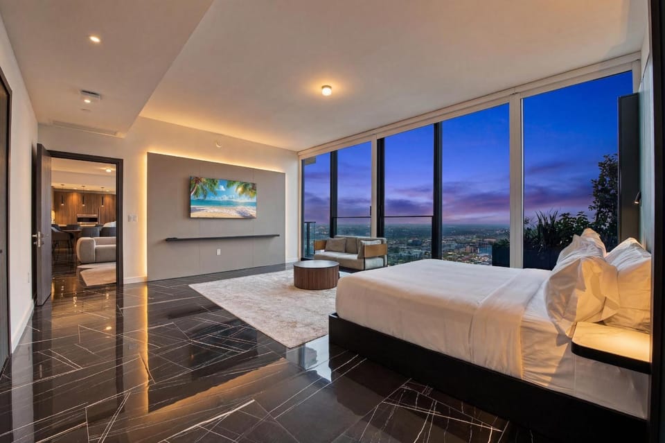 60th-Floor Sky Penthouse with Panoramic Views House in Miami