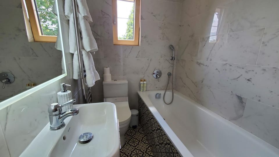 Toilet, Bathroom, Bath, towels