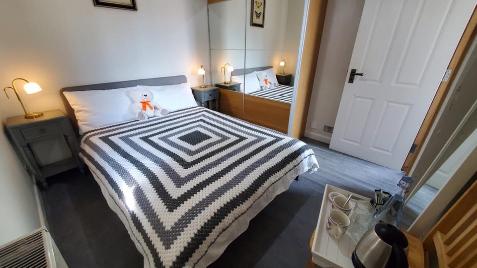 Bed, Photo of the whole room, Bedroom, wardrobe