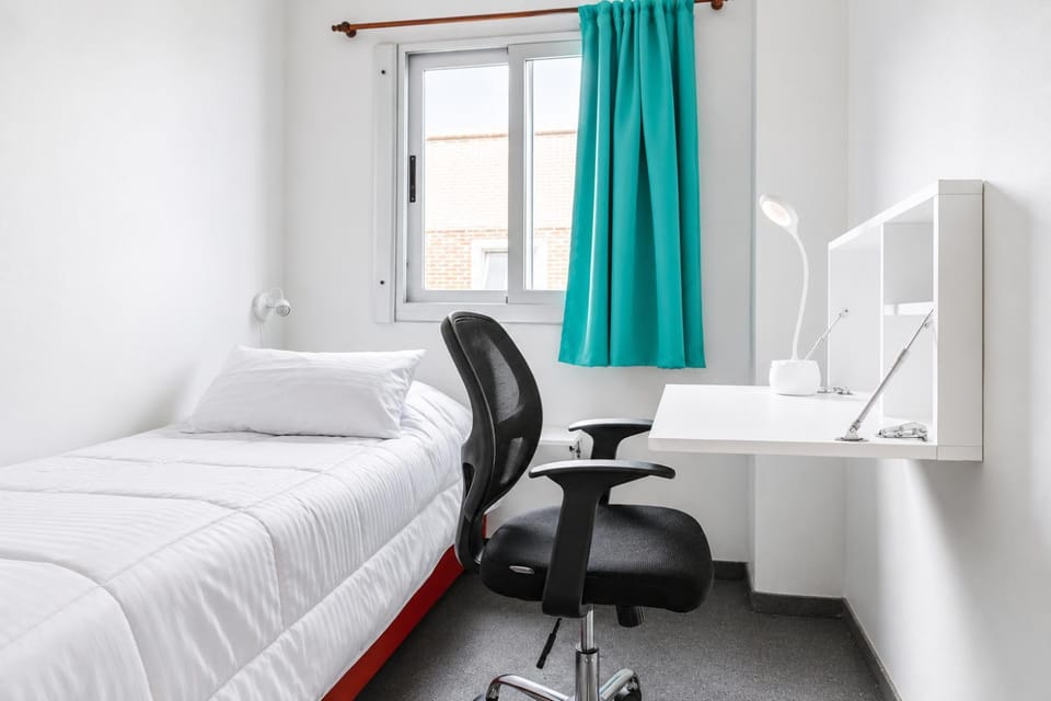 Bed, Seating area