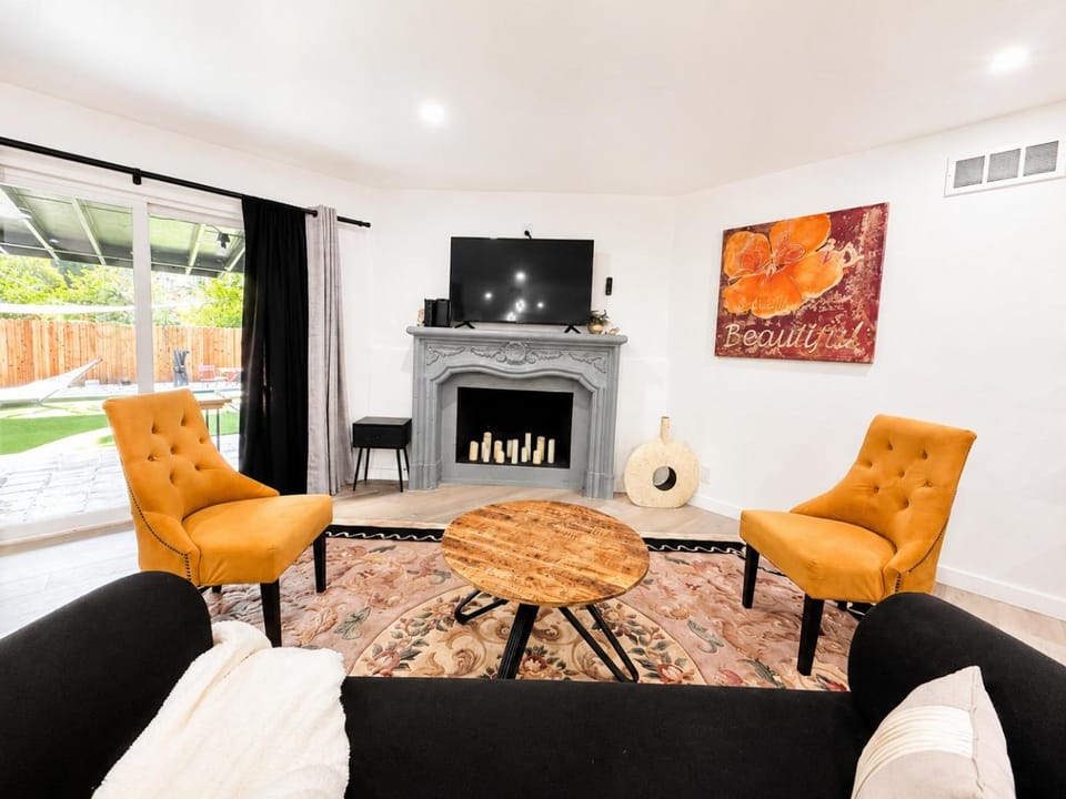 Patio, TV and multimedia, Living room, fireplace