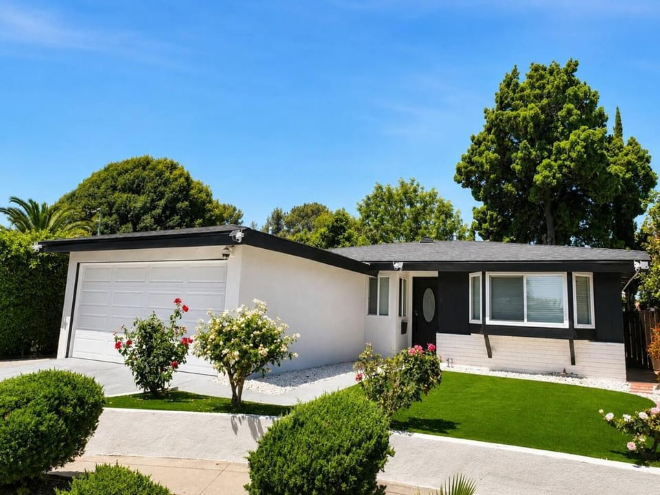 Quiet Cul-de-sac Elegant Home in Prime Location! House in Lake Balboa