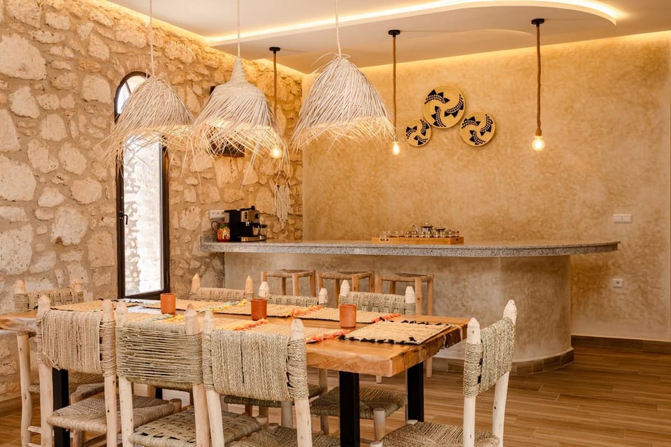 Restaurant/places to eat, Dining area