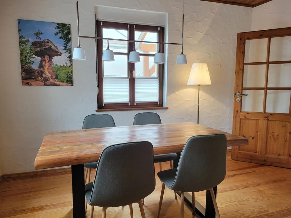Seating area, Dining area
