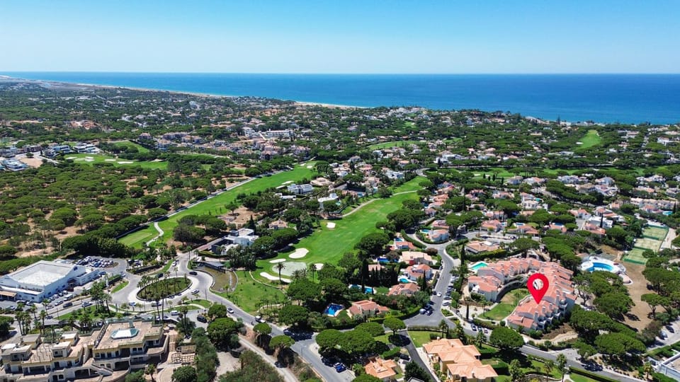 Day, Neighbourhood, Natural landscape, Bird's eye view, Sea view, Location