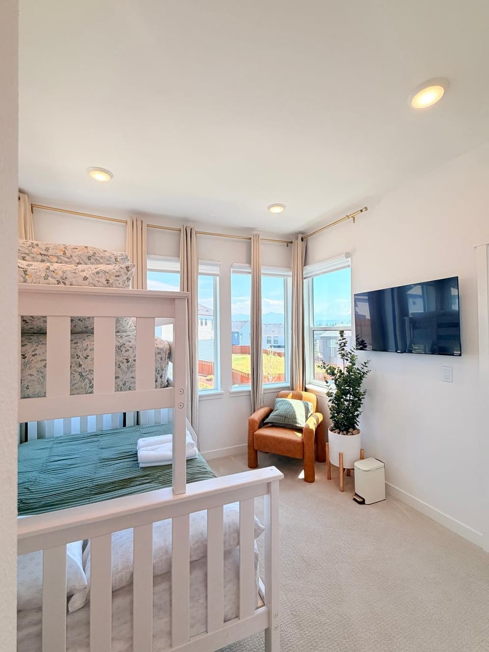Cozy Ensuite Room Near Mt Rainier and Seattle Vacation rental in Washington