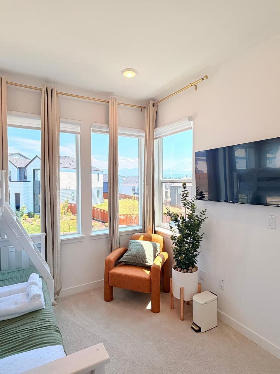 Cozy Ensuite Room Near Mt Rainier and Seattle Vacation rental in Washington