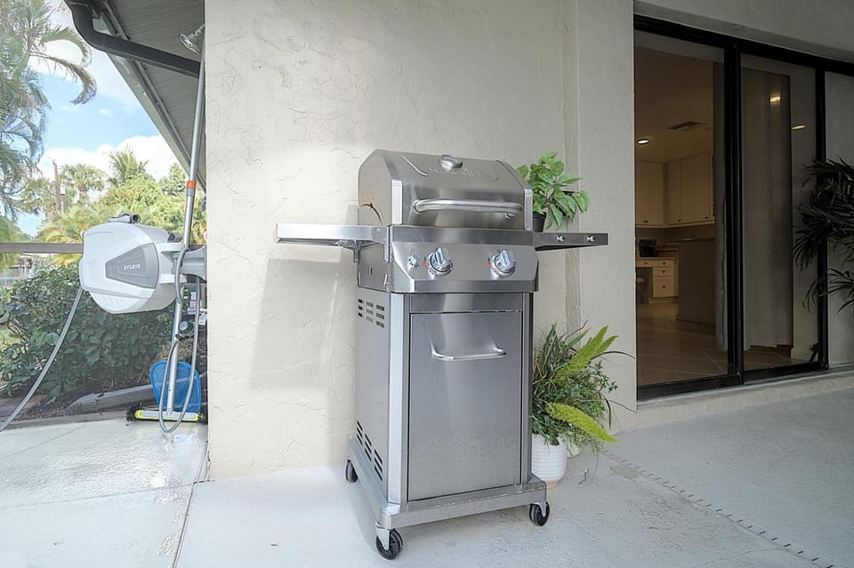 Green Villa, heated Pool and SPA, South Naples Villa in East Naples