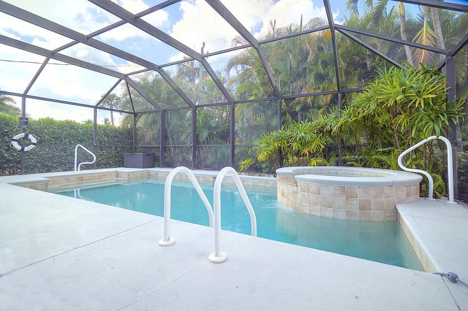 Green Villa, heated Pool and SPA, South Naples Villa in East Naples