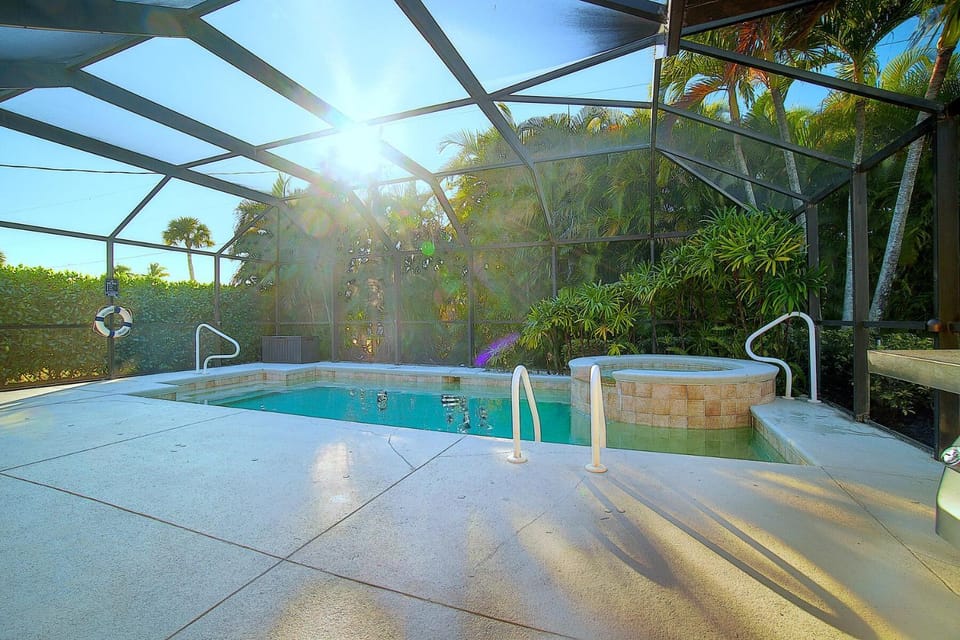 Green Villa, heated Pool and SPA, South Naples Villa in East Naples