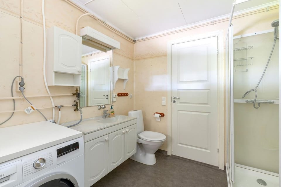 Shower, Toilet, Bathroom, towels, washing machine, dryer