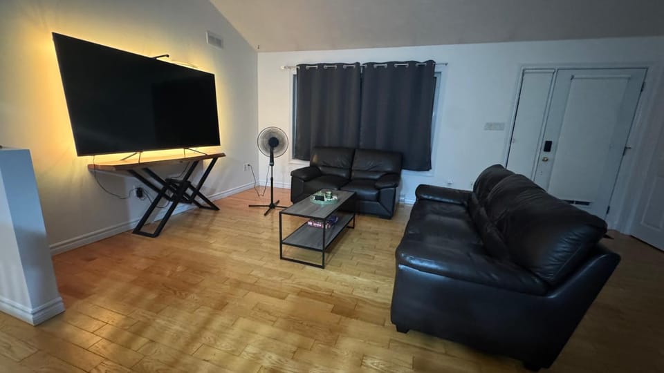 Cue & couch retreat House in Dieppe