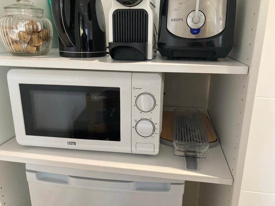Coffee/tea facilities, toaster