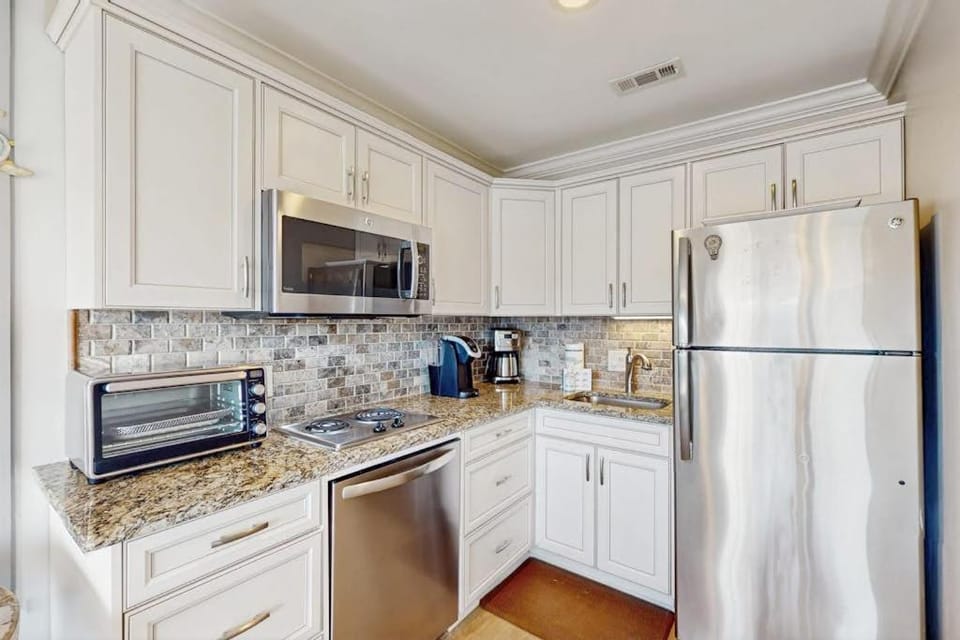 Top Floor Condo with Ocean Views Pool Balcony & WIFI - Walk to Beach House in Coligny Beach