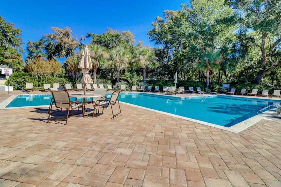 Incredible villa with pool and tennis access central AC and on-site golf Villa in North Forest Beach