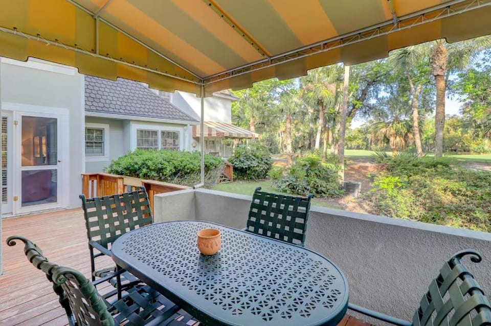 Incredible villa with pool and tennis access central AC and on-site golf Villa in North Forest Beach