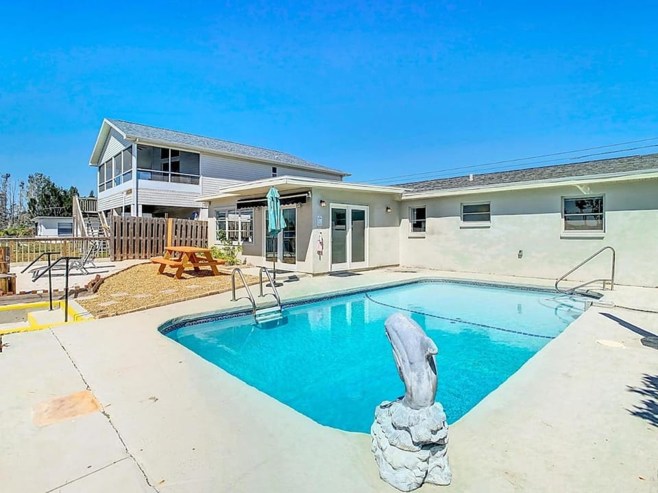 Waterfront Paradise Dock Kayaks Beach Heated Pool House in Hernando Beach