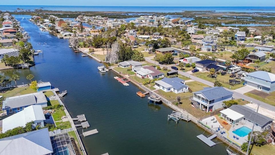 Waterfront Paradise Dock Kayaks Beach Heated Pool House in Hernando Beach