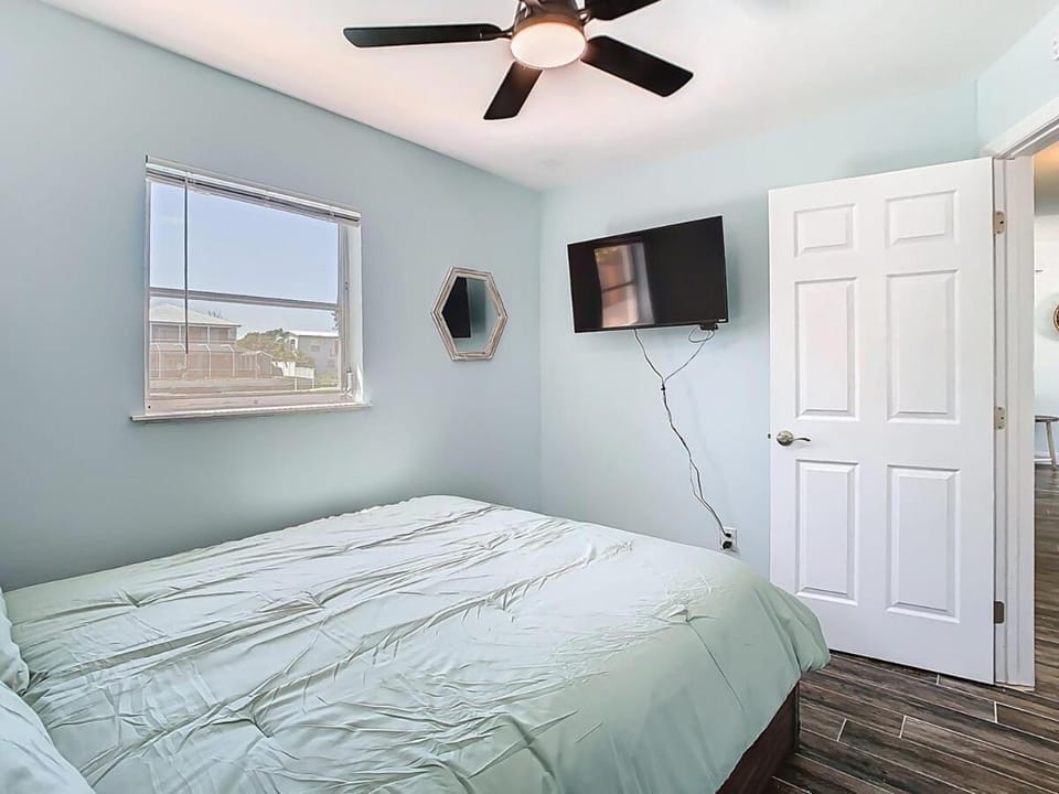 Waterfront Paradise Dock Kayaks Beach Heated Pool House in Hernando Beach