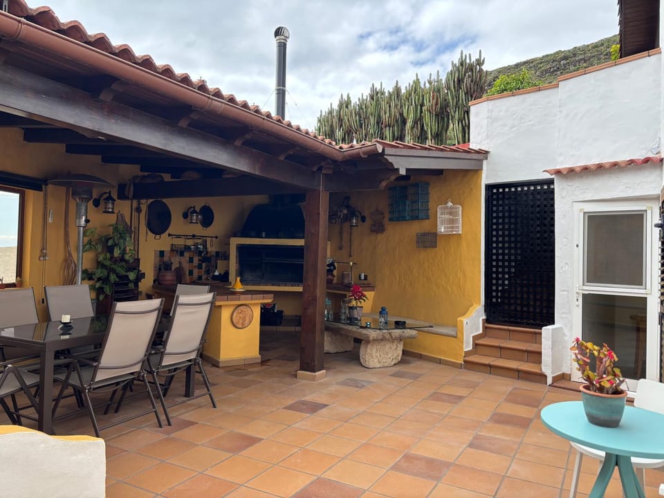 BBQ facilities, Dining area