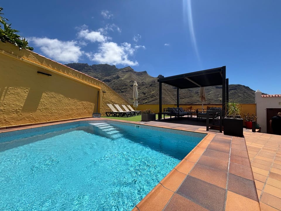 Mountain view, Swimming pool, sunbed