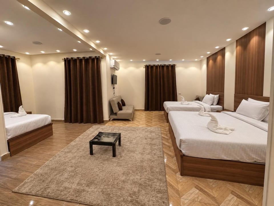 Bed, Living room, Photo of the whole room, Seating area, Bedroom, towels