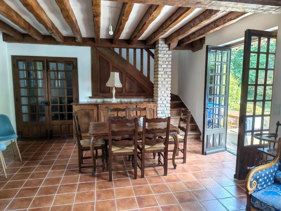 Vue sur étang, jardin 3000m2, moins d'1h de Paris Villa in Normandy