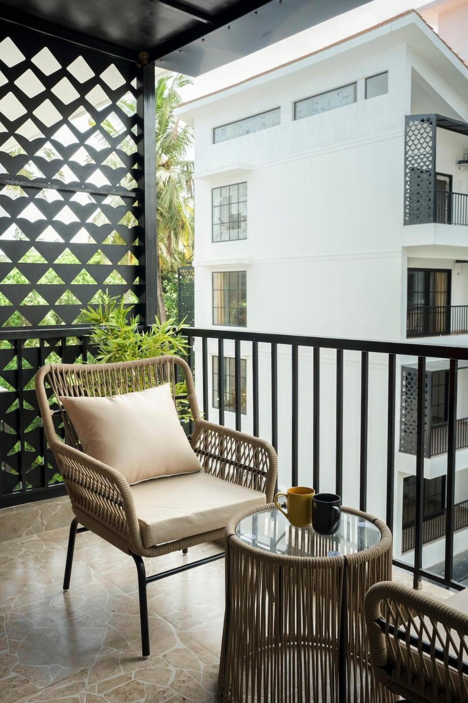 Luxurious 1BHK at Calungate with resort pool and designer balcony near beach Apartment in Calangute