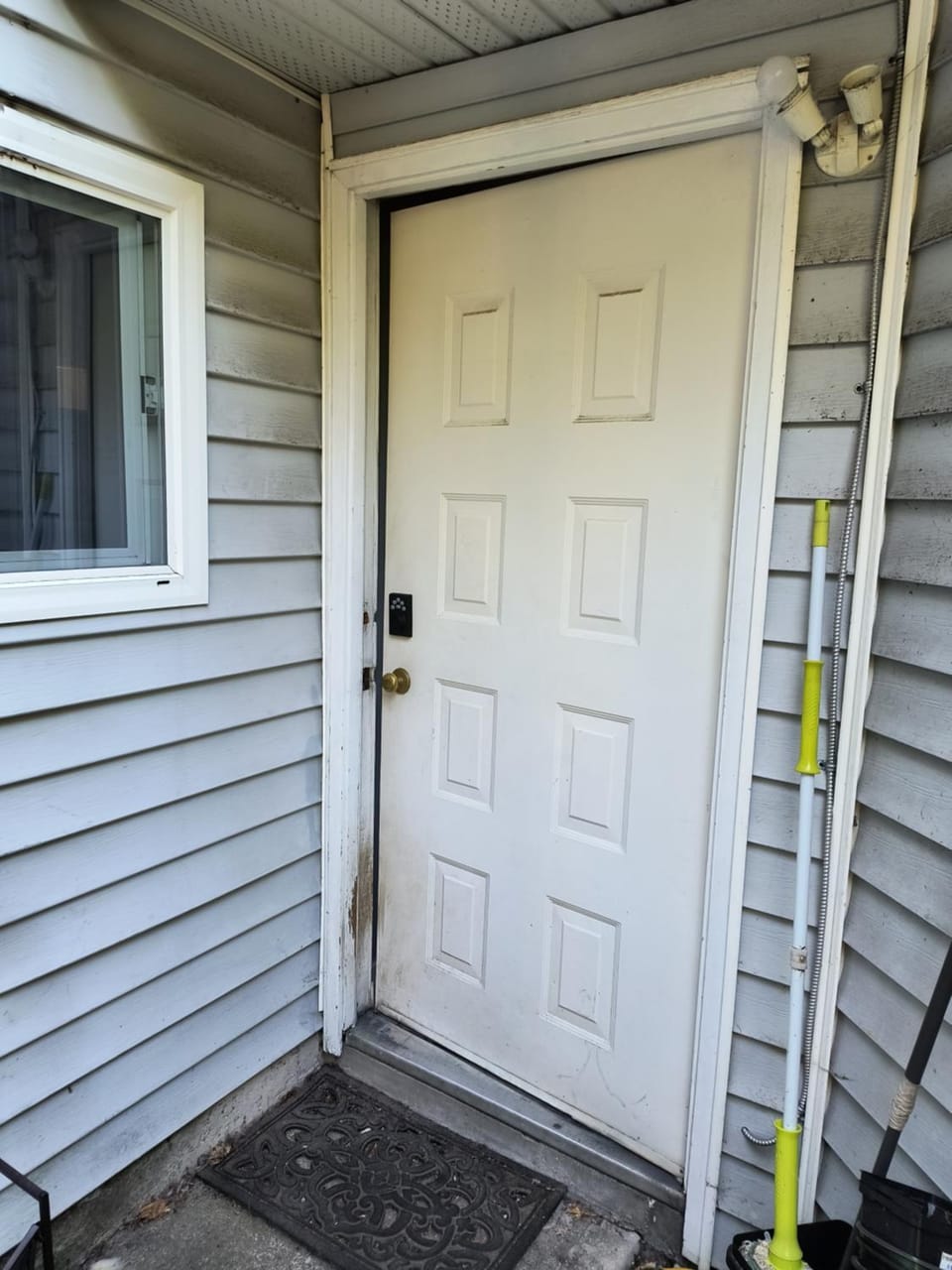 Surrey Guest Home Near 88 Avenue - Free Parking Vacation rental in Surrey